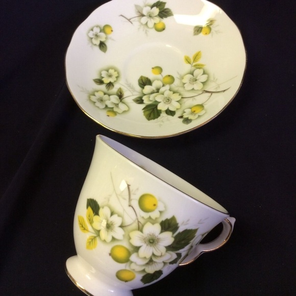 Queen Anne Bone China England Tea Cup & Saucer White & yellow floral Ridgway - Picture 5 of 5